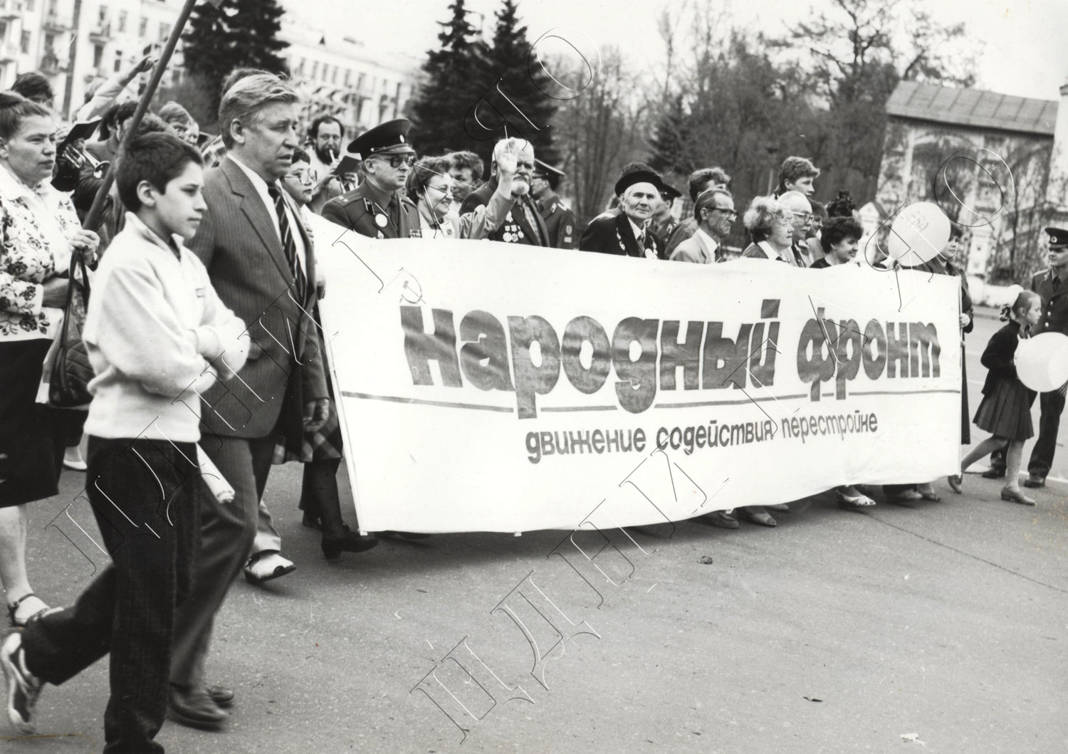 Перестройка фронта. Перестройка 80-х годов. Перестройка митинги. Минтинги СССР перестройка. Народные фронты в СССР перестройка.